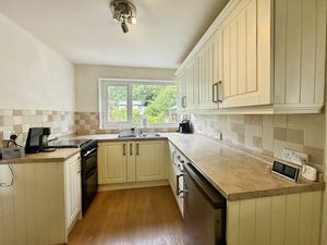 Kitchen- click for photo gallery